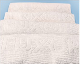 Toalhas Luxor com relevo da marca